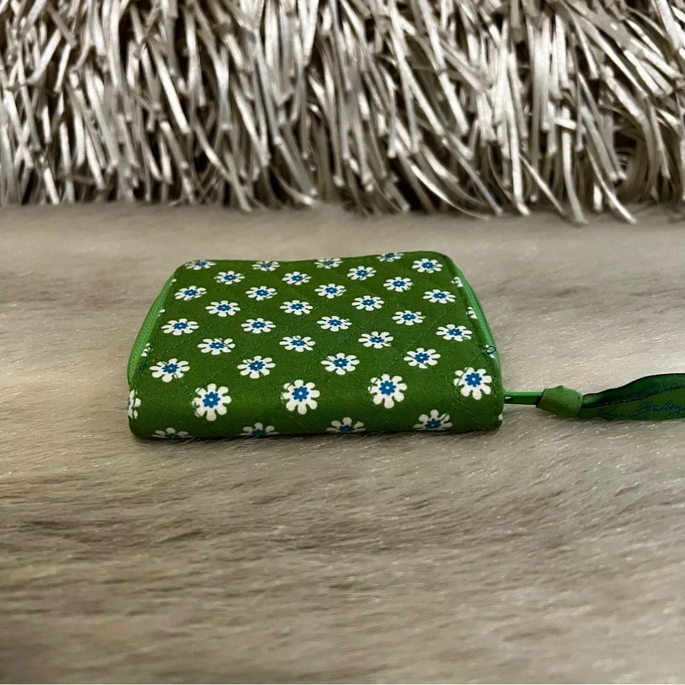 Vintage VERA BRADEY Apple Green 2004 Mini Zip Wallet Green White Y2K Floral - Picture 11 of 12